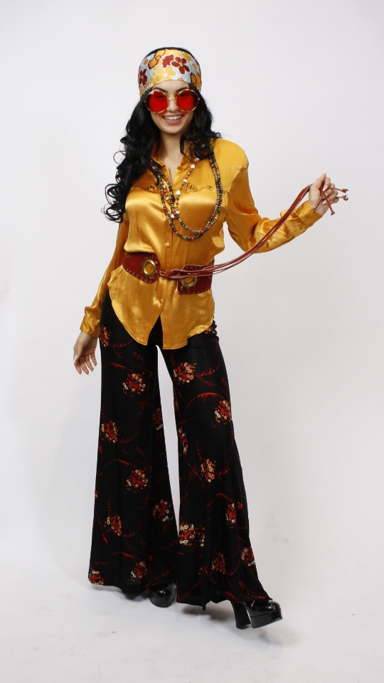70er Jahre Outfit - Damen - Gold-Schwarz-Rot (Bluse, Schlaghose, Gürtel, 2 Ketten und Kopftuch)
