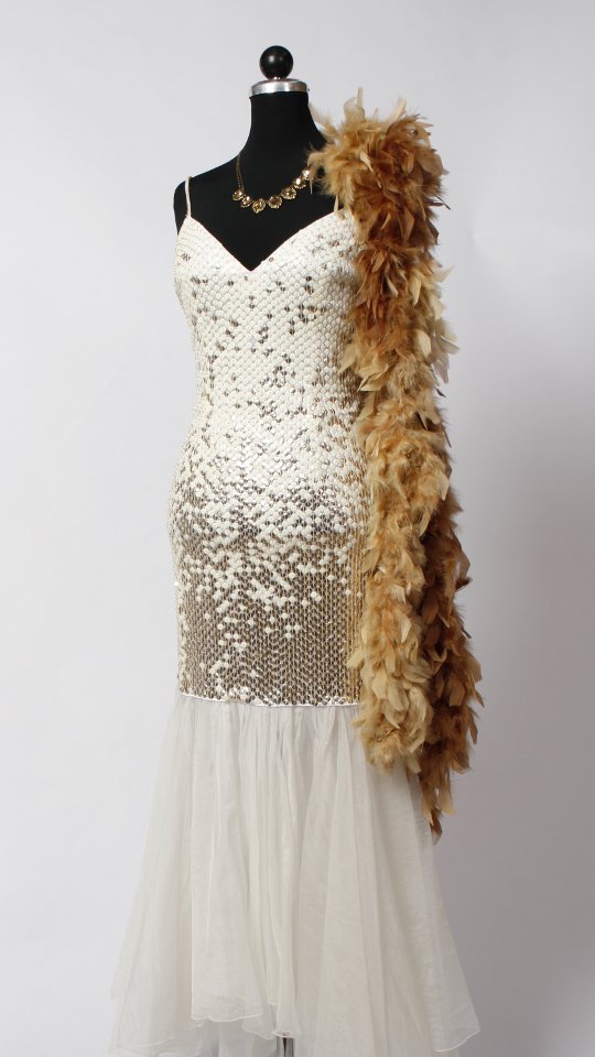 Paillettenkleid – Fantasy - Silvester Outfit – Weiß-Tüll (Kleid und Federboa)