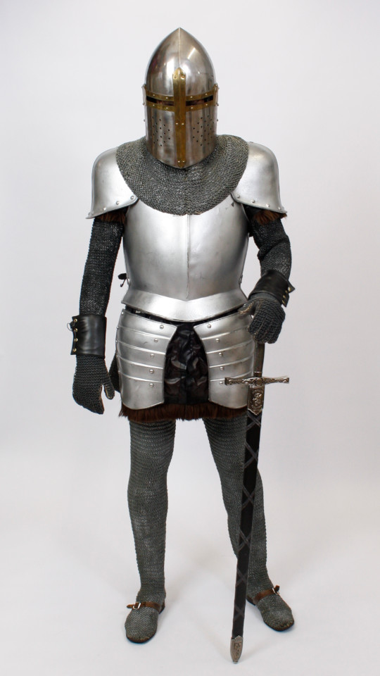 Ritter mit Helm - verschiedene Helmvarianten (Hemd und Helm)