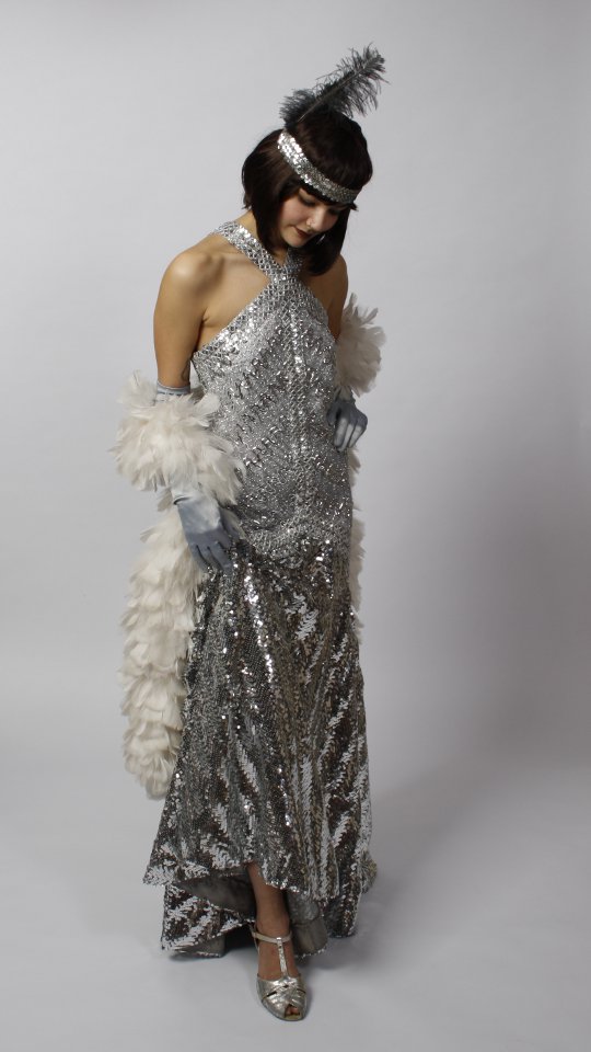 20er Jahre – Charleston Outfit – Damen – Silber (Kleid und Federboa)