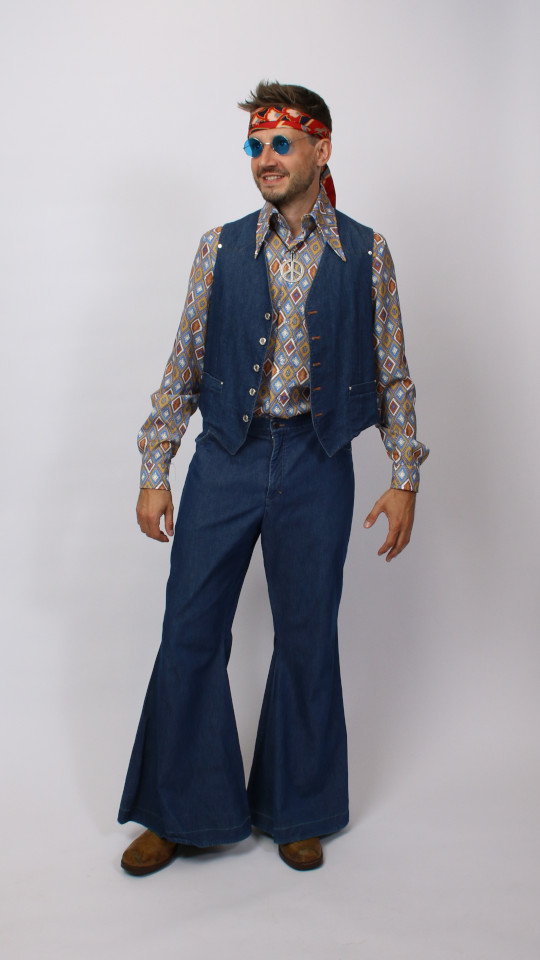 70er Jahre - Hippie Outfit - Herren - Jeans (Hemd, Kette und Stirnband)