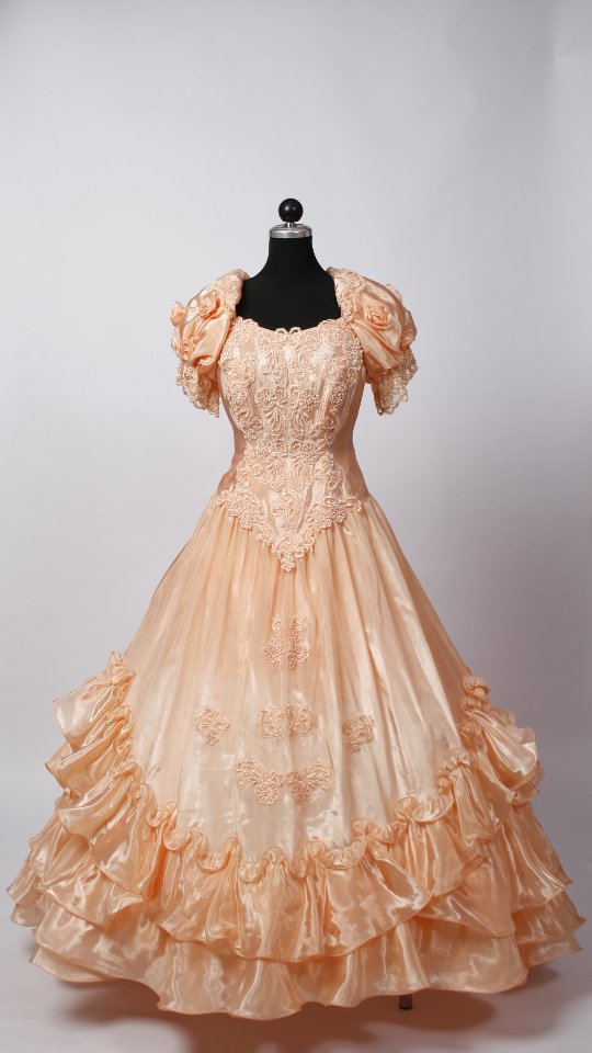 Abendkleid / Ballkleid apricot - Kostümverleih Breuer in München